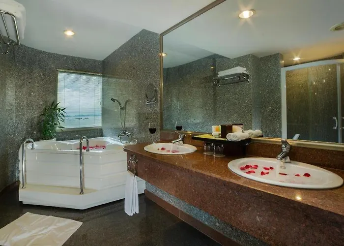 Plaza Hotel Hạ Long