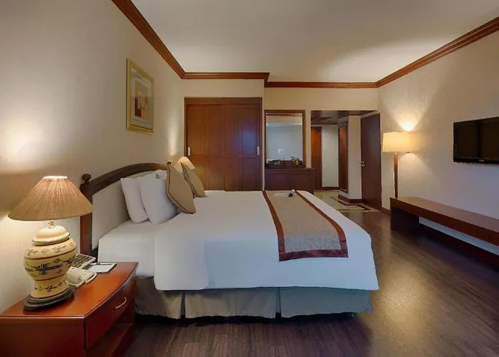 Plaza 4* Hạ Long