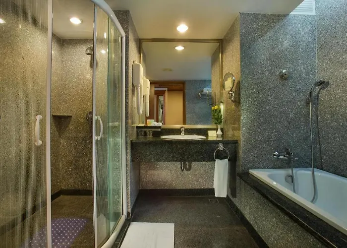 Plaza 4* Hạ Long