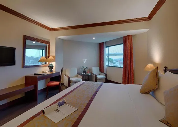 Plaza 4* Hạ Long