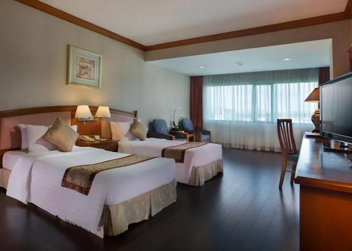 Plaza Hotel 4*