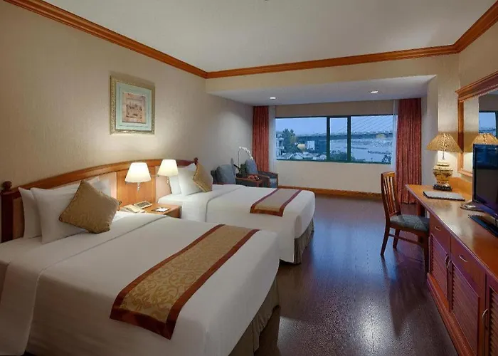 Plaza Hotel 4*