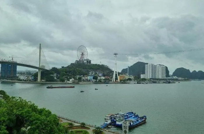 Plaza Hạ Long